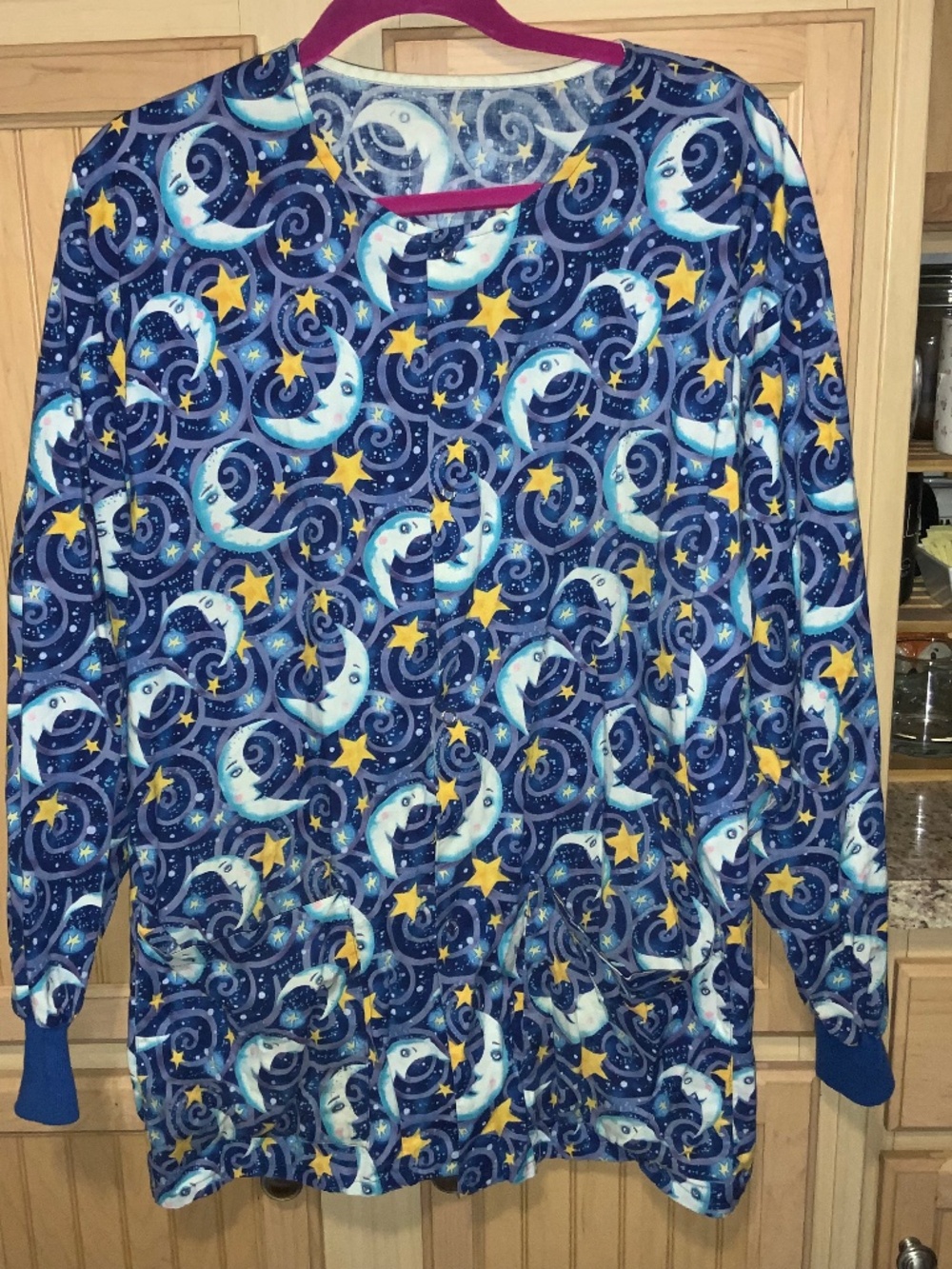 Women’s stars and moons long sleeve scrub jacket preowned